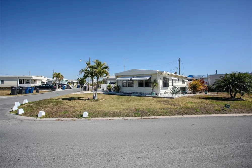 5127 8th St W, Bradenton, FL 34207