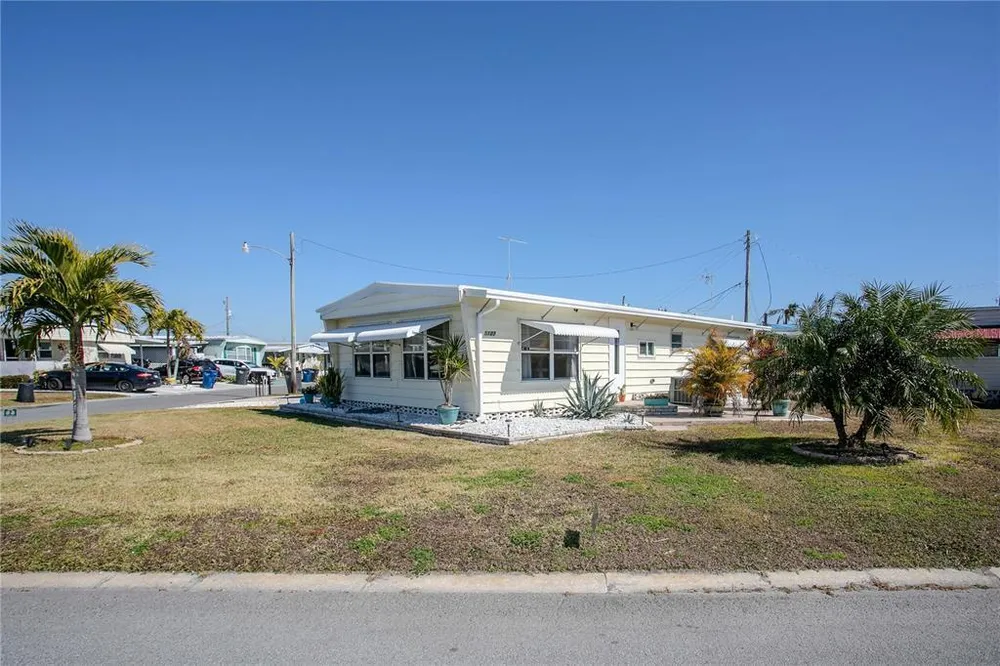 5127 8th St W, Bradenton, FL 34207