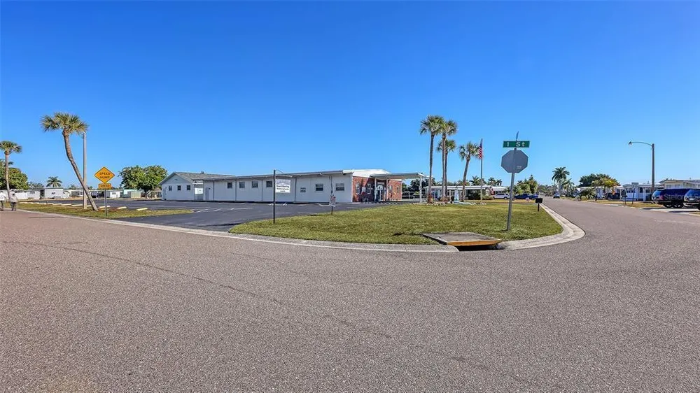203 50th Avenue Plaza E, Bradenton, FL 34203