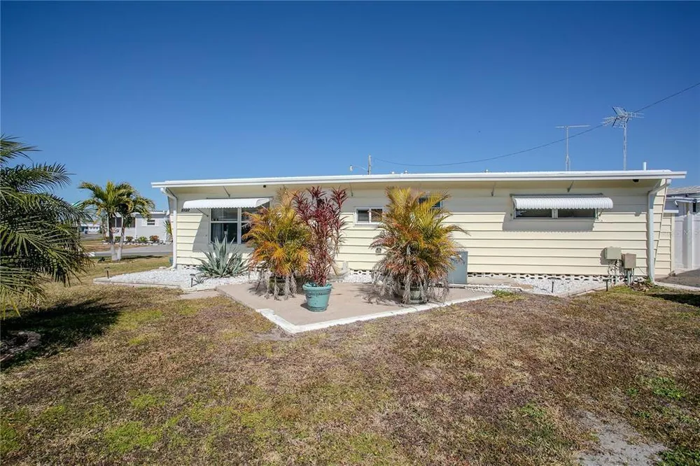 5127 8th St W, Bradenton, FL 34207