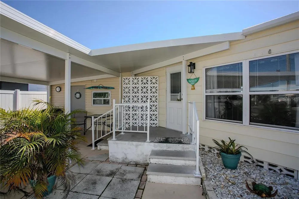 5127 8th St W, Bradenton, FL 34207