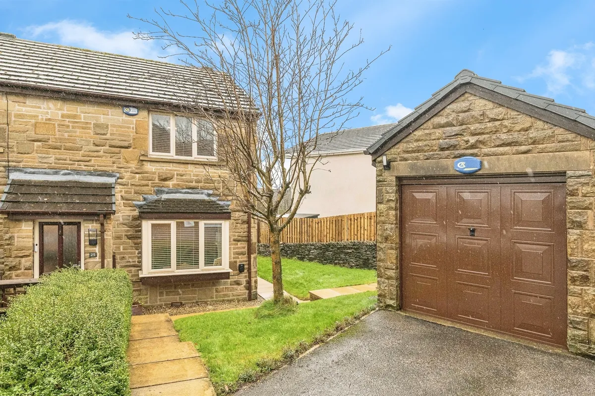 Stoneleigh Court, Shelley, Huddersfield