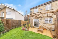 Stoneleigh Court, Shelley, Huddersfield