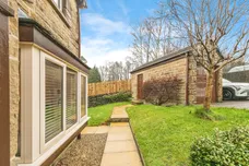 Stoneleigh Court, Shelley, Huddersfield