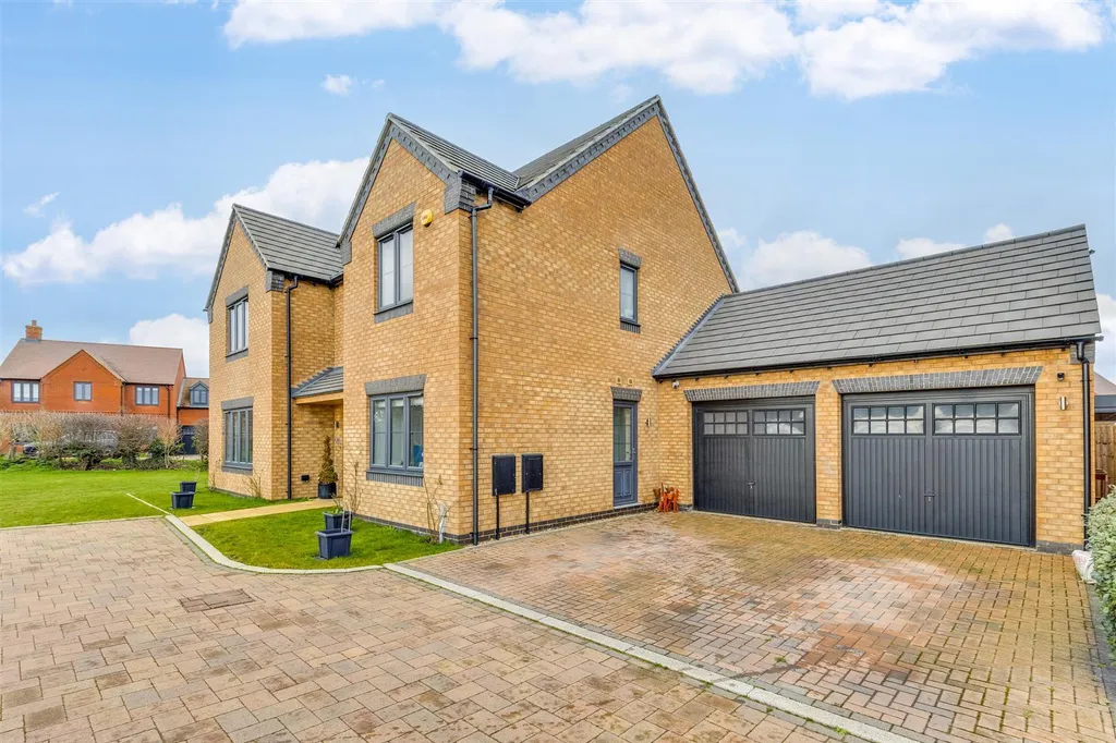 5 Bedroom Detached For Sale: Haycock Gardens, Clifton, Shefford
