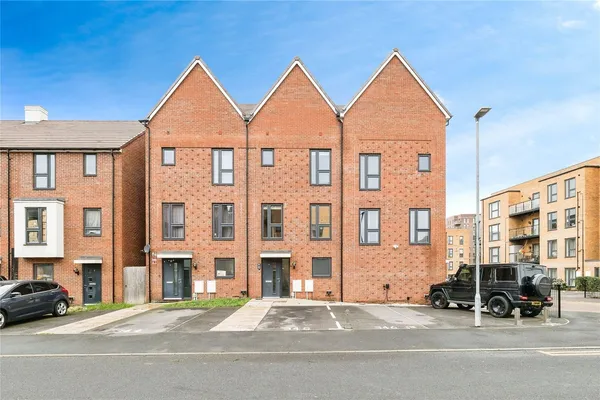 Maiden Way, Rainham, Essex, RM13