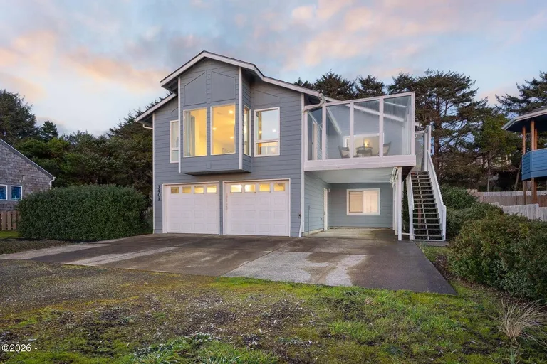 3401 NW Hidden Lake Dr, Waldport, OR 97394