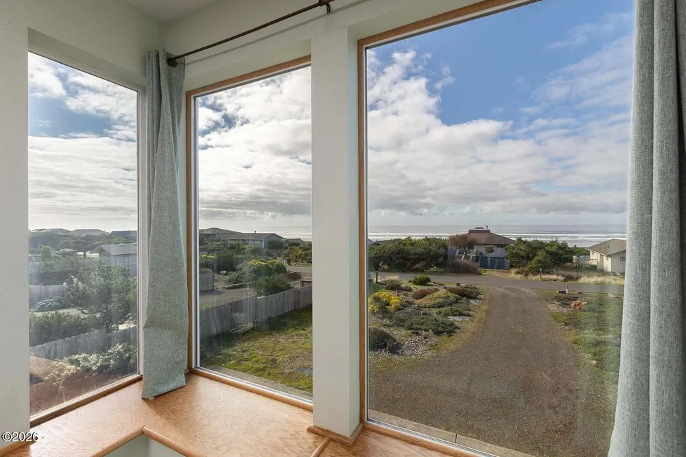 3401 NW Hidden Lake Dr, Waldport, OR 97394