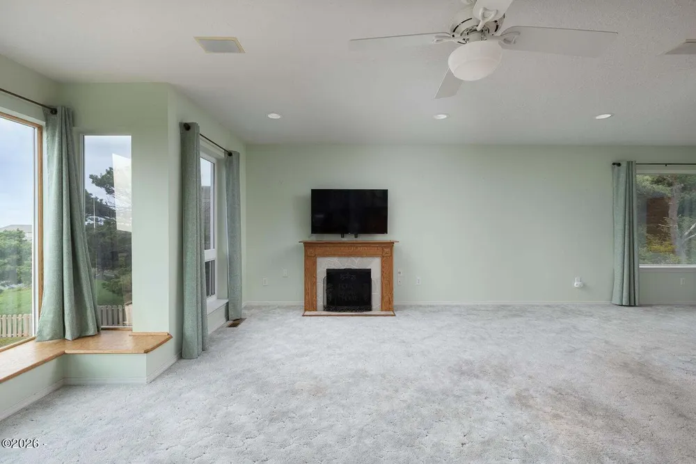 3401 NW Hidden Lake Dr, Waldport, OR 97394