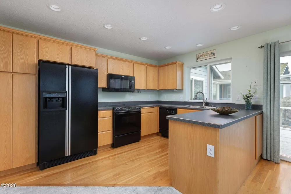 3401 NW Hidden Lake Dr, Waldport, OR 97394