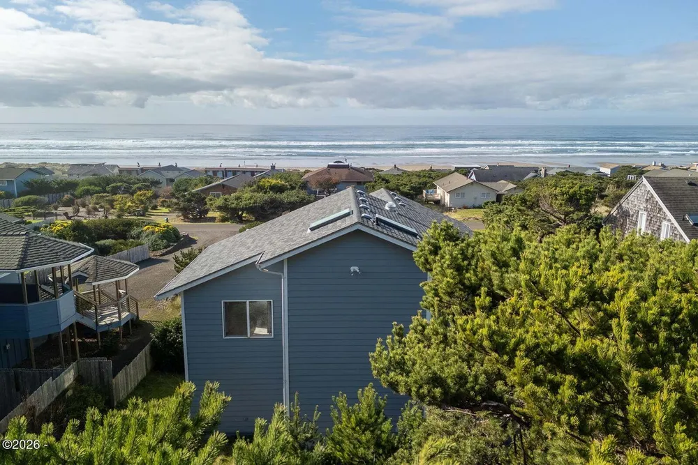 3401 NW Hidden Lake Dr, Waldport, OR 97394