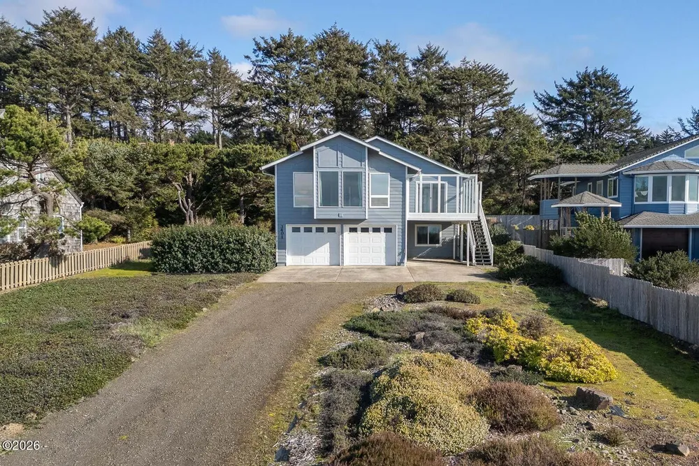 3401 NW Hidden Lake Dr, Waldport, OR 97394