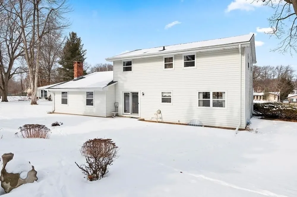 1624 St Christopher Ct, Green Bay, WI 54304