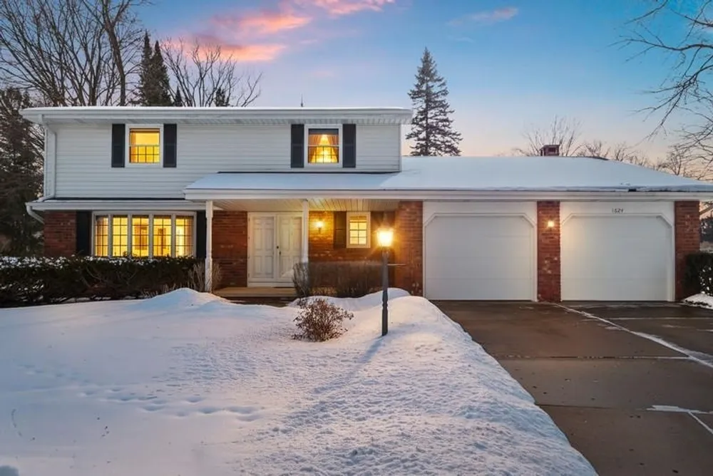 1624 St Christopher Ct, Green Bay, WI 54304