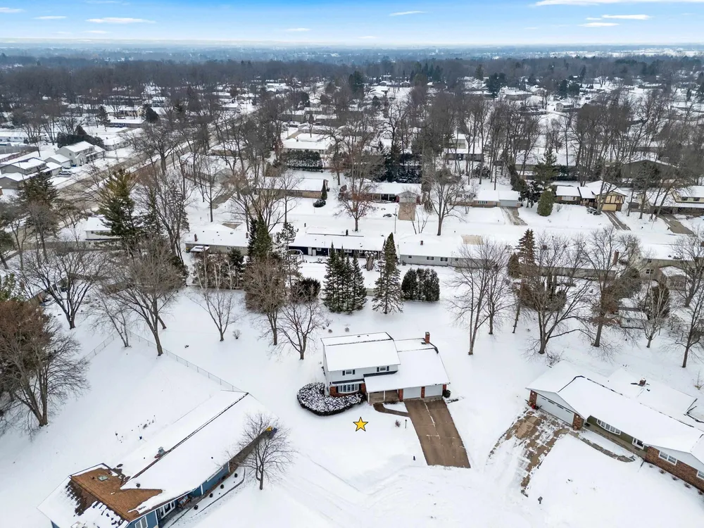 1624 St Christopher Ct, Green Bay, WI 54304