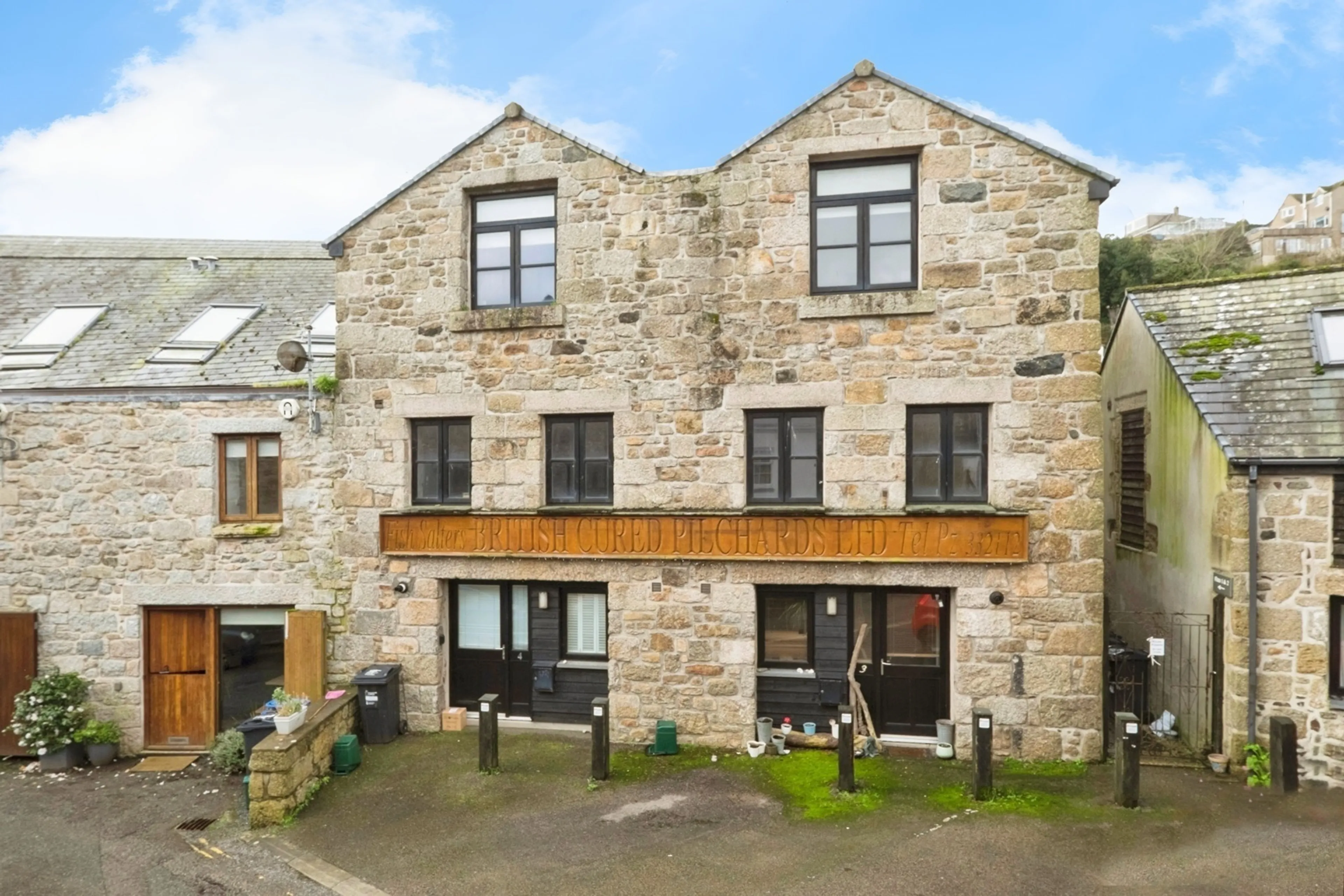 Property photo 0