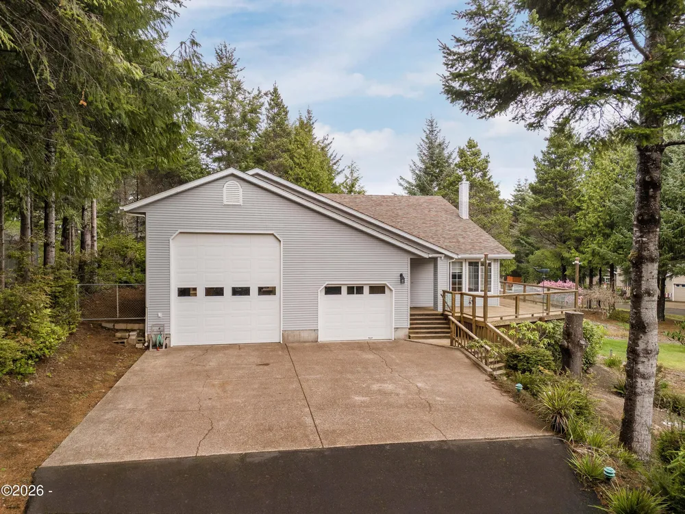 590 NW Terrace St, Waldport, OR 97394
