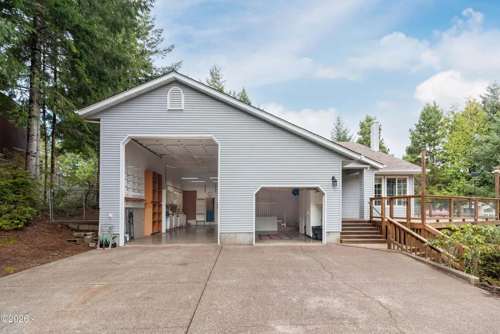 590 NW Terrace St, Waldport, OR 97394
