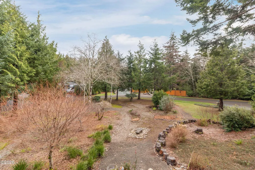 590 NW Terrace St, Waldport, OR 97394