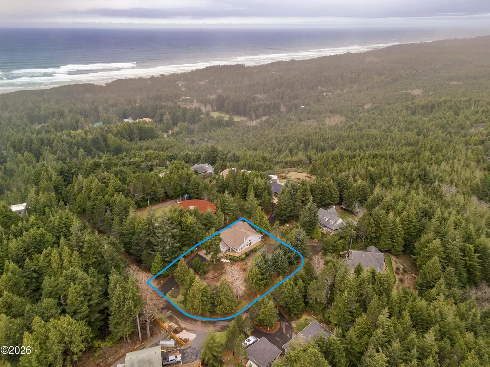 590 NW Terrace St, Waldport, OR 97394