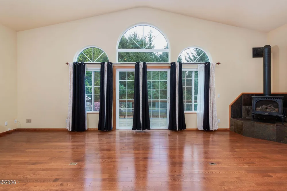 590 NW Terrace St, Waldport, OR 97394