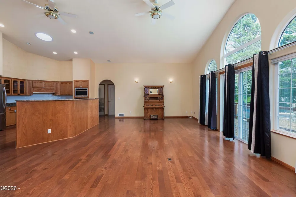590 NW Terrace St, Waldport, OR 97394