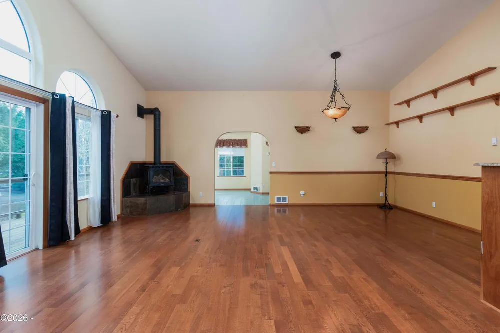590 NW Terrace St, Waldport, OR 97394