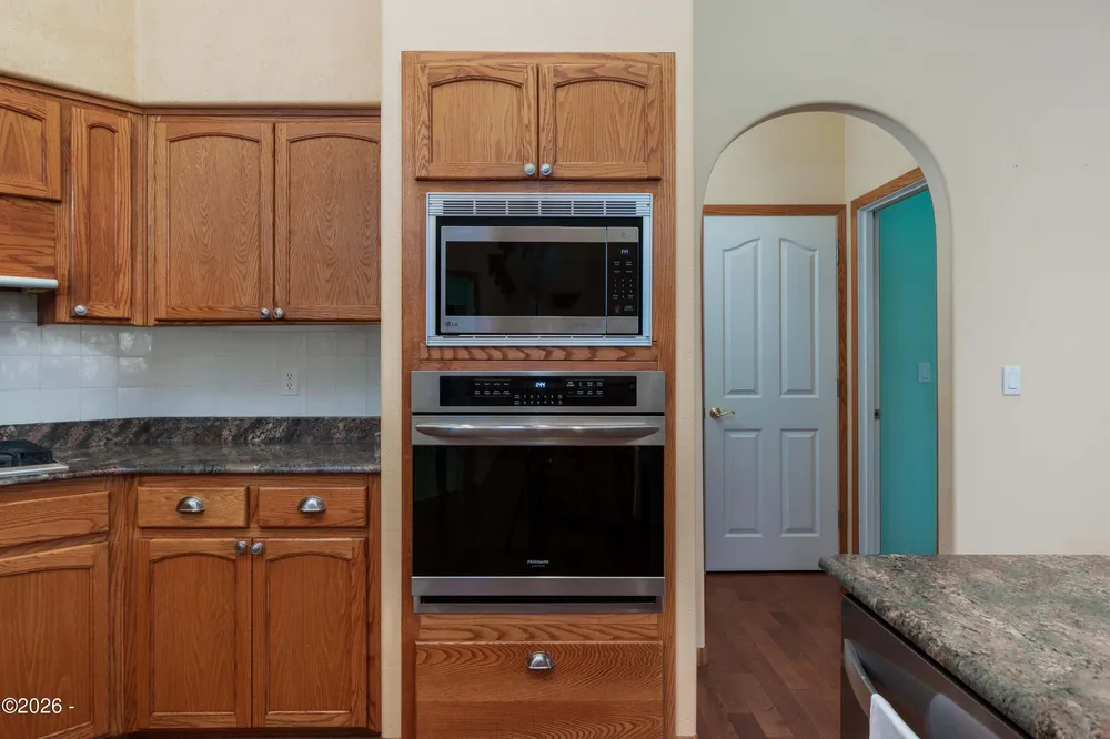 590 NW Terrace St, Waldport, OR 97394