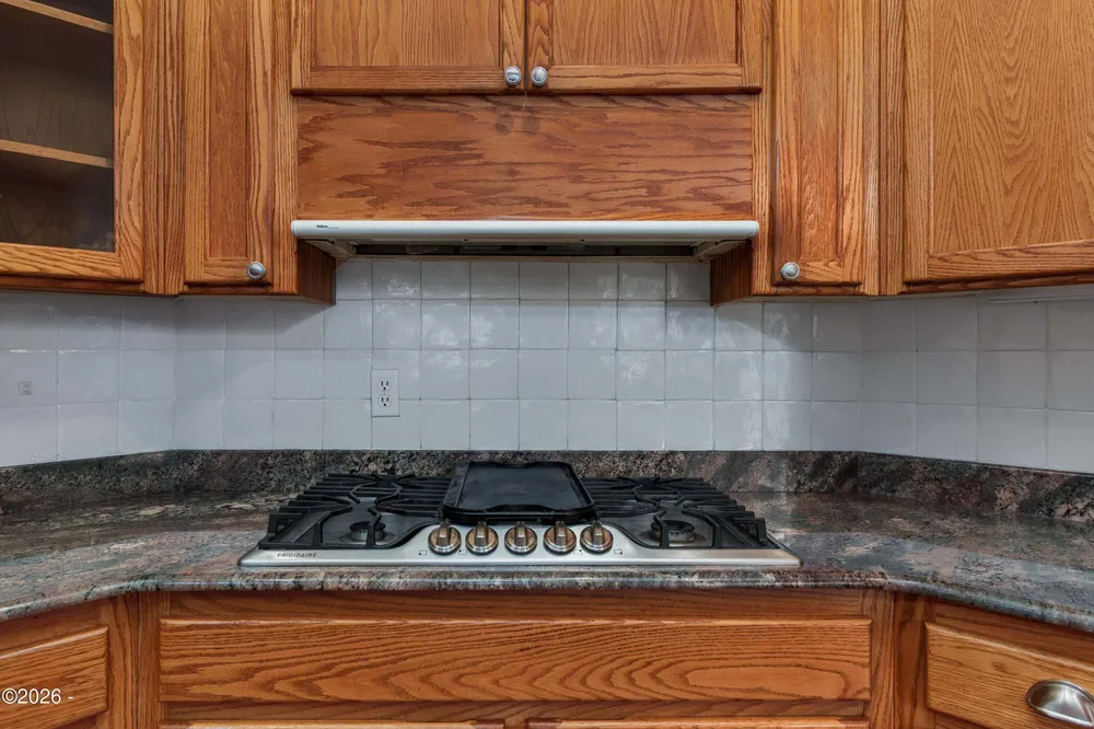 590 NW Terrace St, Waldport, OR 97394