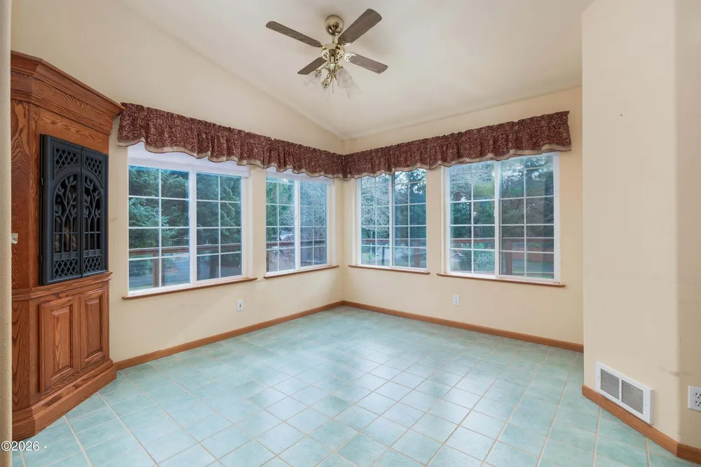 590 NW Terrace St, Waldport, OR 97394