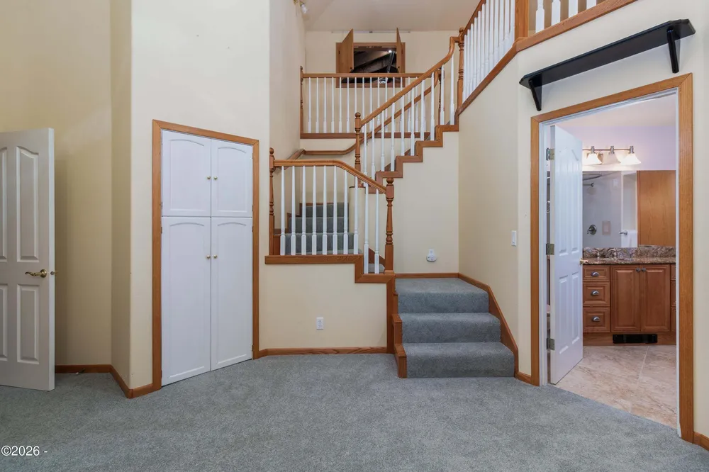 590 NW Terrace St, Waldport, OR 97394