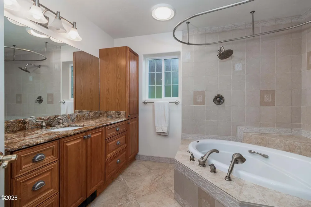 590 NW Terrace St, Waldport, OR 97394