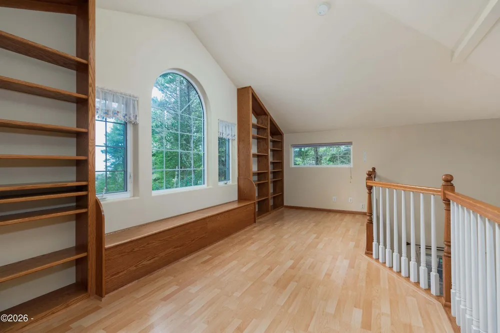 590 NW Terrace St, Waldport, OR 97394
