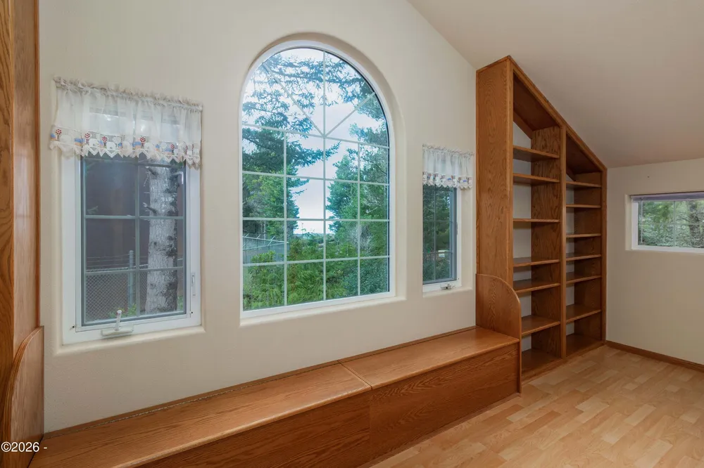 590 NW Terrace St, Waldport, OR 97394