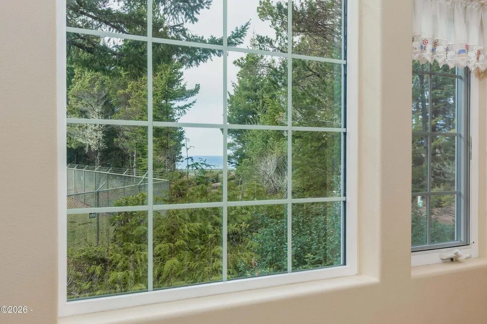 590 NW Terrace St, Waldport, OR 97394