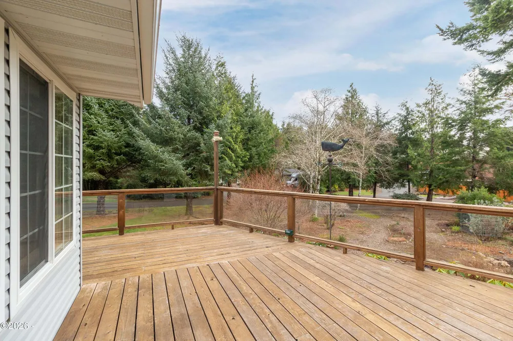 590 NW Terrace St, Waldport, OR 97394
