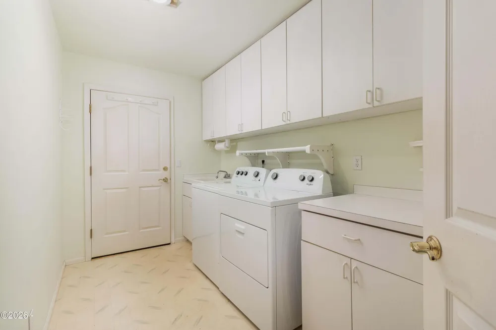 590 NW Terrace St, Waldport, OR 97394