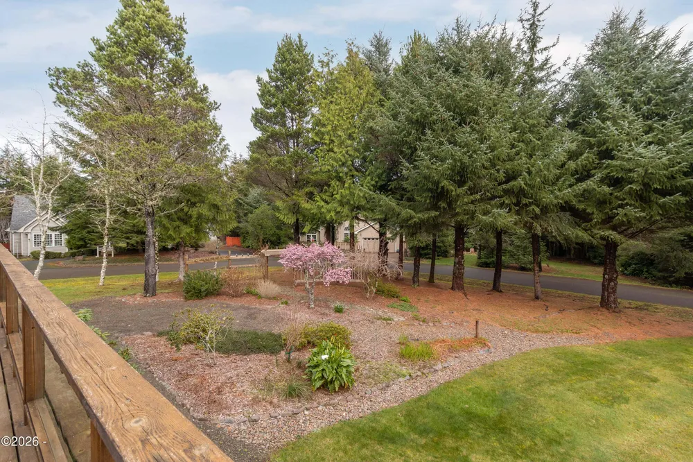 590 NW Terrace St, Waldport, OR 97394