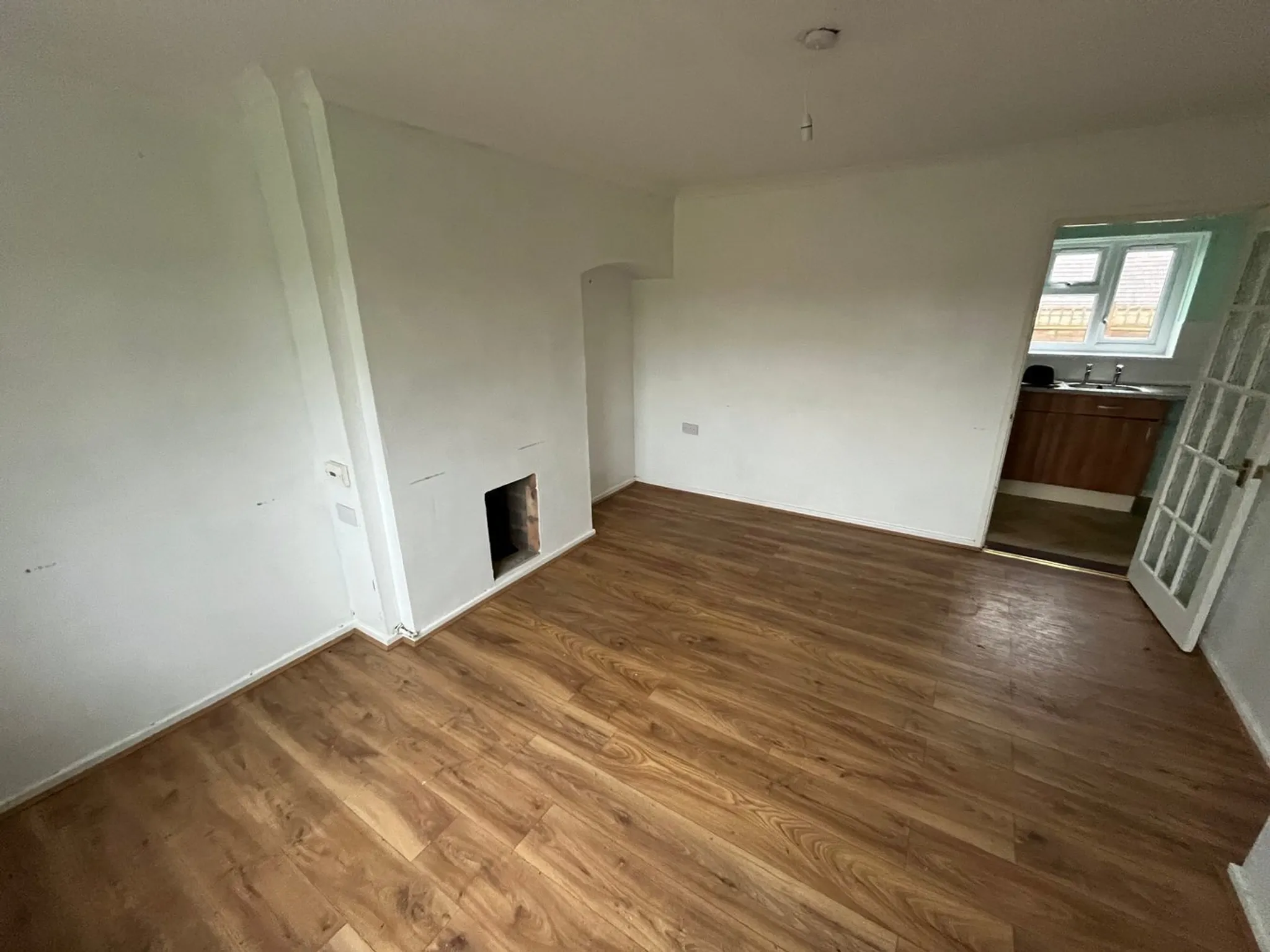 https://mr0.homeflow-assets.co.uk/files/photo/image/46750/0847/_x_/54329610.jpg