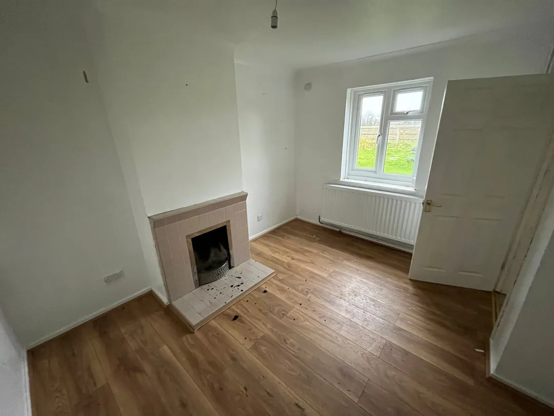 https://mr0.homeflow-assets.co.uk/files/photo/image/46750/0852/_x_/54329336.jpg