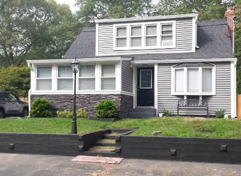 19 Belmont Rd, Sound Beach, NY 11789