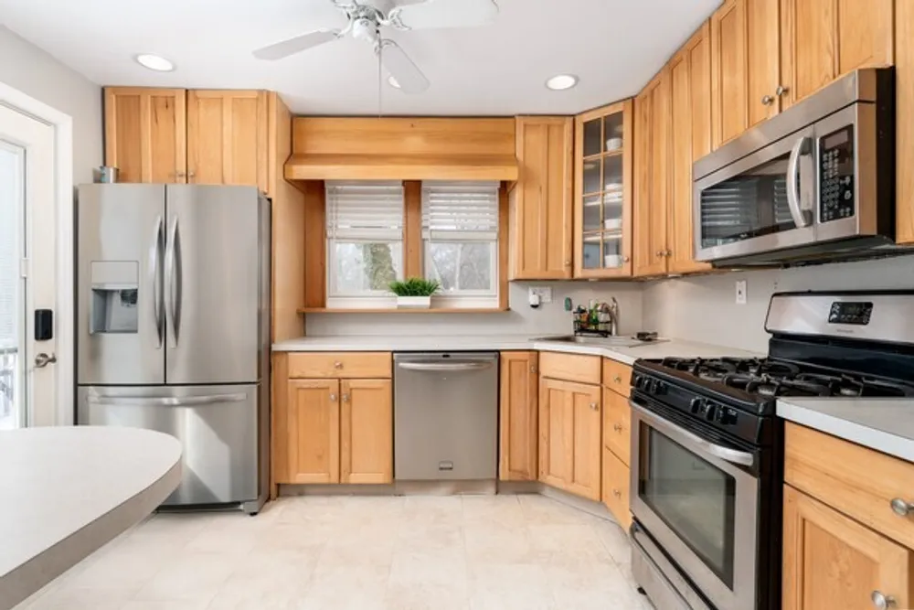 19 Belmont Rd, Sound Beach, NY 11789