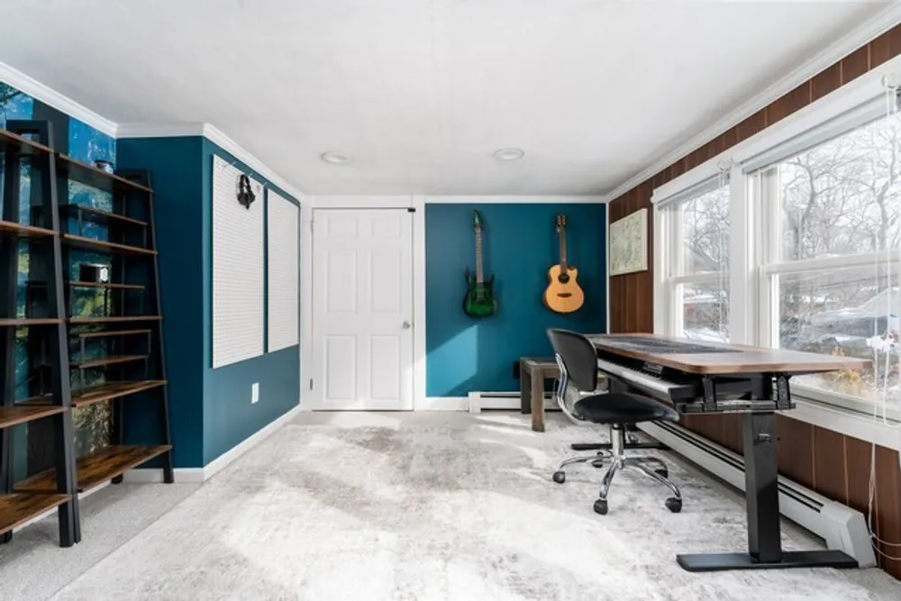 19 Belmont Rd, Sound Beach, NY 11789