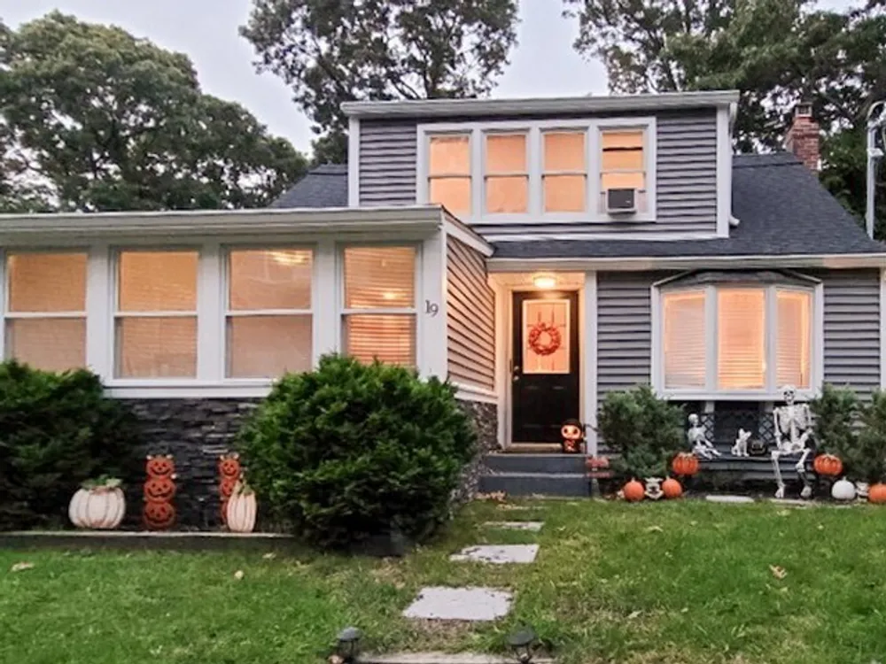 19 Belmont Rd, Sound Beach, NY 11789