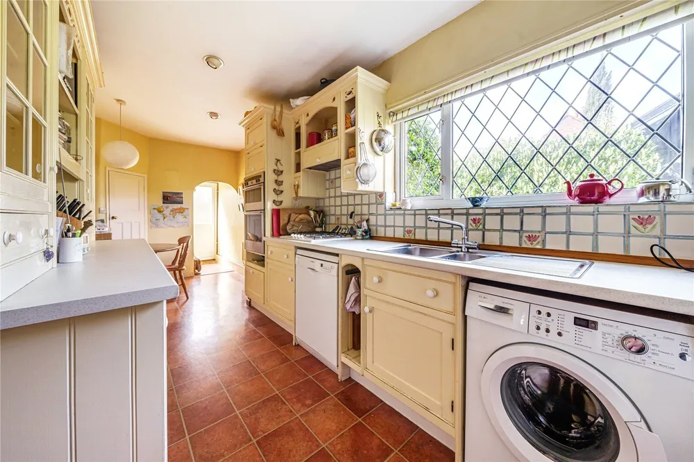 Upper Highway, Kings Langley, WD4