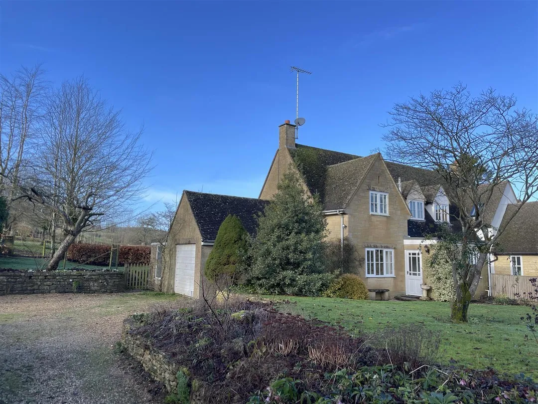 https://mr0.homeflow-assets.co.uk/files/photo/image/46777/4150/_x_/W67zavjWDkmOXlV_ERcvEQ.jpg