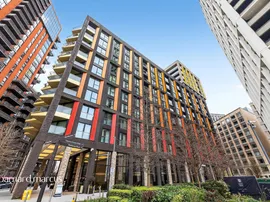 Charles Clowes Walk, LONDON photo