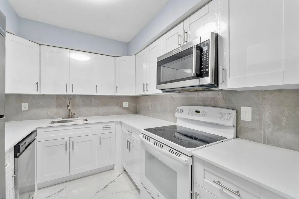 9960 Pineapple Tree Dr, Boynton Beach, FL 33436