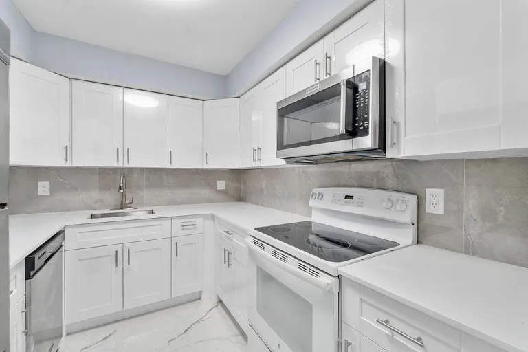 9960 Pineapple Tree Dr, Boynton Beach, FL 33436