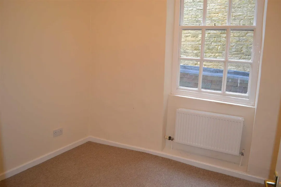 https://mr0.homeflow-assets.co.uk/files/photo/image/46792/9013/_x_/Ed9e-3HXrU6CYqtqIV55gg.jpg